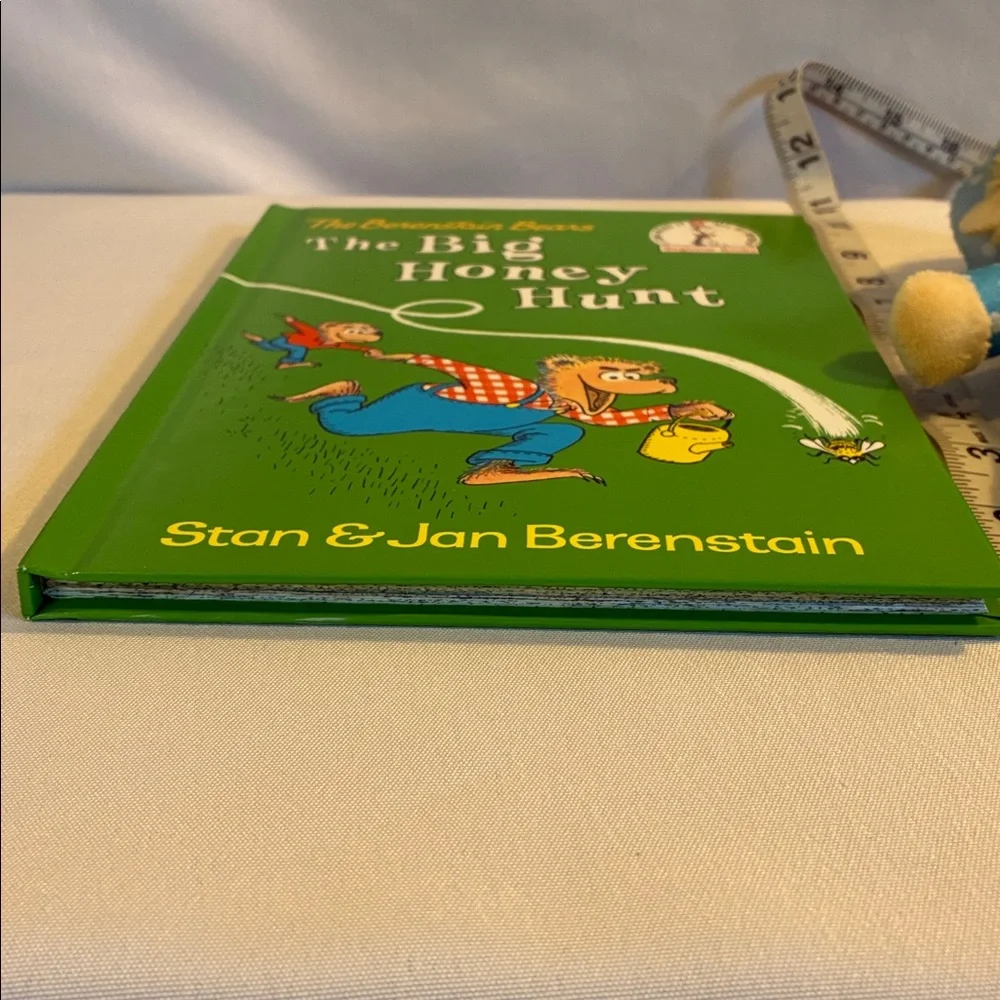 NEW The Berenstain Bears The big honey hunt vintage book and mama bear plush set